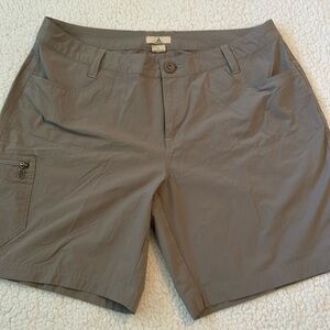 Ascend women’s shorts size 14. Tan.  High quality shorts like new
